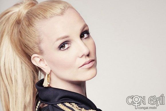 Britney Spears trở lại sau nhiều năm gác mic