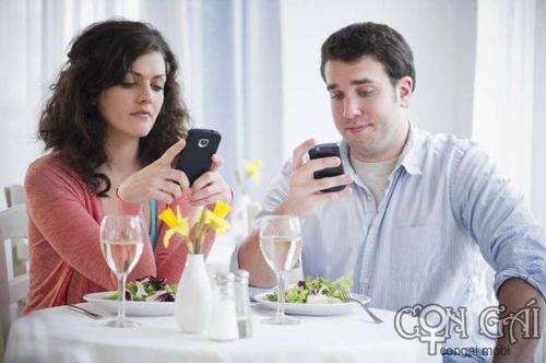 Nhà hàng giảm nửa tiền cho khách hàng tắt điện thoại khi ăn