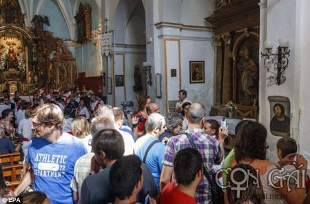 Bức tranh 'thảm họa' giúp nhà thờ hút khách du lịch