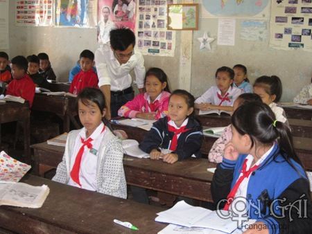 Những giáo viên tình nguyện Việt trên Lào