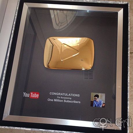 'Hot vlogger' JVevermind nhận giải thưởng Youtube Reward 