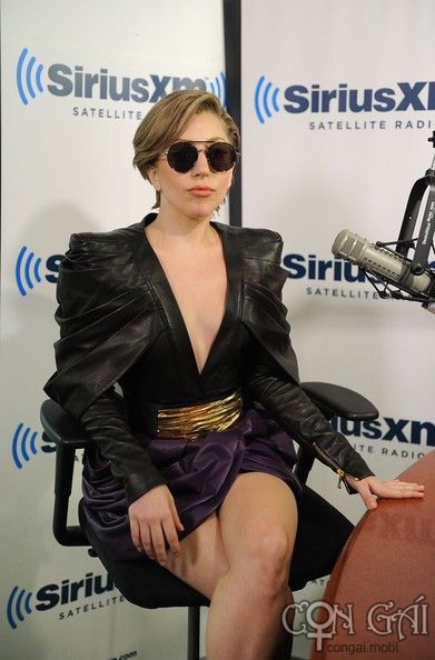 Hình ảnh nữ tính của Lady Gaga khiến fan thích thú