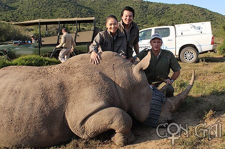 Hình ảnh Thu Minh rạng rỡ trong chiến dịch bảo vệ tê giác