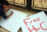 Bị bắt vì tội làm ảnh hưởng thuần phong mỹ tục do 'free hug'