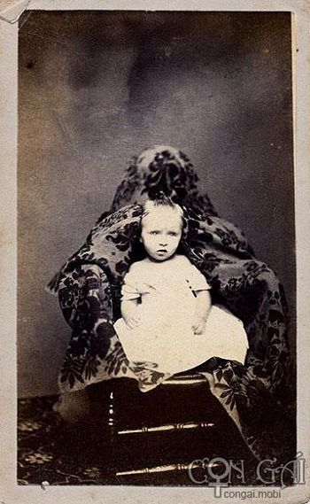 Hình ảnh 'kinh dị' của các bà mẹ trong những bức ảnh thế kỷ 19