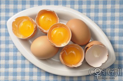 Protein trong trứng là nguyên tắc số 2 để có mái tóc dày dặn, óng ả.