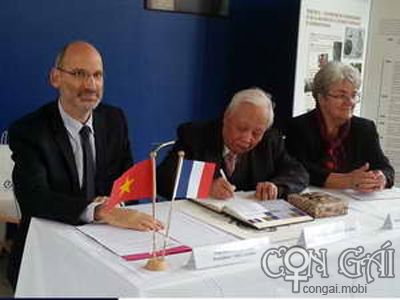 Giáo sư Việt Nam được vinh danh tại Pháp 