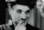 Charlie Chaplin từng bắt nữ diễn viên đóng cảnh bán hoa 342 lần